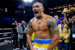 Joshua lại vay thêm nợ Usyk