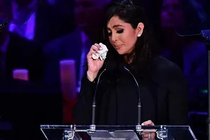 Vợ của huyền thoại Bryant Kobe đau lòng vì những tấm ảnh của chồng