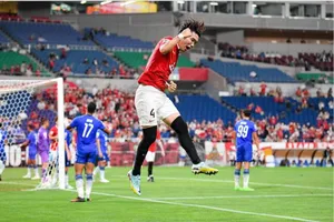 Đại diện Thái Lan thua thảm, đội của Iniesta cũng thua đậm