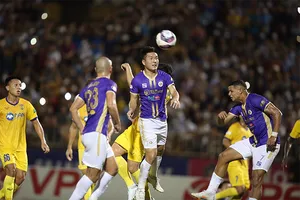 Vinicius lấy lại 1 điểm cho Hà Nội FC, CLB TP.HCM ‘sa lầy’ ở Lạch Tray