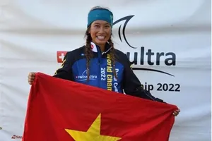 VĐV đầu tiên của Việt Nam vô địch giải đấu khắc nghiệt nhất thế giới