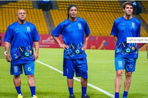 Trẻ Saudi Arabia đánh bại 3 huyền thoại Brazil