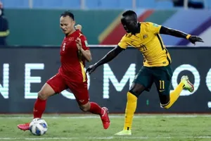 “Nằm vùng” Awer Mabil giúp tuyển Úc thắng