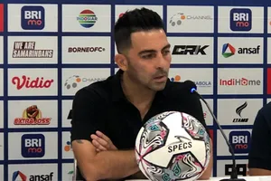 HLV của Arema nói gì trong vụ bạo loạn ở Indonesia?