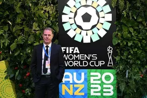 HLV Stajcic 'quay xe' và ghen tị với tuyển VN