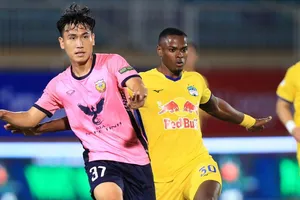 Hà Tĩnh khát điểm nhưng không thể thắng HA Gia Lai