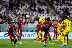 Lộ diện thực lực quá yếu của chủ nhà Qatar