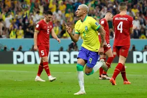 FIFA điều tra ai là kẻ 'gắp lửa bỏ tay người'?