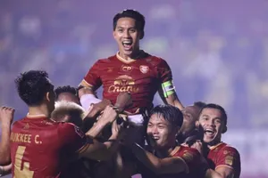 Cựu thần đồng Thái Lan treo giày và mơ làm chủ tịch ngay