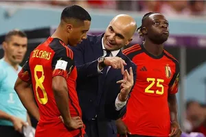 Hạng ba thế giới bị loại, HLV từ chức