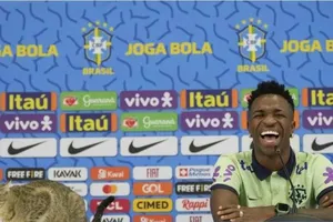 Đang “thọ giáo” thầy Tite nhưng khen lấy khen để Ancelotti