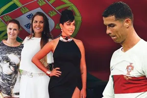 Bạn gái, chị và mẹ đã 'hại' Ronaldo