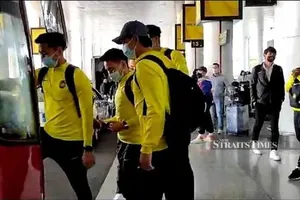 Tuyển Malaysia có mặt tại Hà Nội, Martinez trở về làng chài Mar Del Plata như người hùng