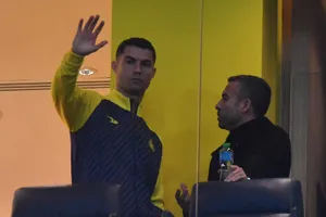 Ronaldo ngồi xem đồng đội Al Nassr thắng Al Taj 2-0