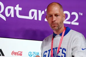 HLV tuyển Mỹ bị 'đâm sau lưng', Zidane từ chối thay thế