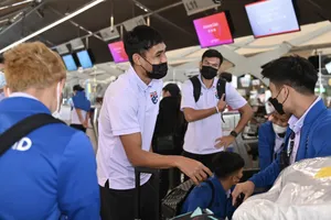 Tuyển Thái Lan bay Vietnam Airlines đến Hà Nội