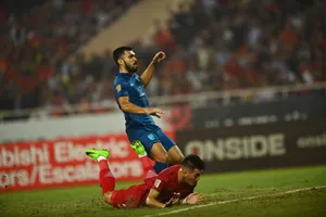 Phòng ngự lỏng lẻo, tuyển Việt Nam suýt trả giá