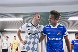 Ai ghét Theerathon chứ ông Park khen là cầu thủ vĩ đại