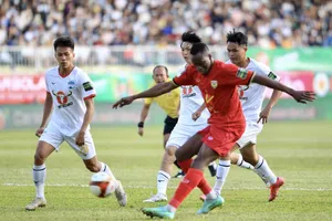 Mất nửa đội hình, HA Gia Lai và Kiatisak thể hiện ra sao?