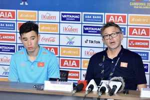 Troussier quan trọng là chiến thắng, Weiss nói hòa mới công bằng