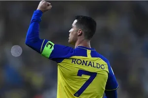 Ronaldo lên 'đỉnh thế giới', Messi, LeBron James, Mbappe... 'ngửi khói'