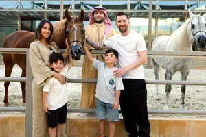 Chủ tịch PSG tính đường chơi lớn nếu Messi chia tay