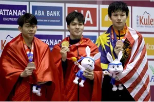 VĐV về sau hai kình ngư Việt Nam nhưng vẫn lập kỷ lục