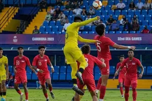 Chủ tịch LĐBĐ Singapore bị dọa giết sau trận thua thảm Malaysia 