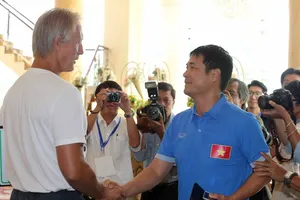 Đội Hong Kong và người cũ Bjorg Andersen