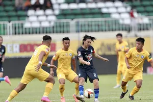 HA Gia Lai nhảy lên số 2, B. Bình Dương vẫn chưa hết vận đen