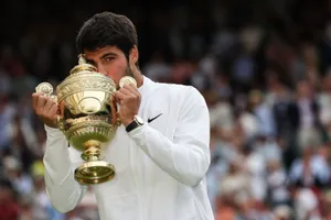 Djokovic bị tay vợt 20 tuổi “đốn hạ” ở Wimbledon, thế giới phản ứng ra sao?