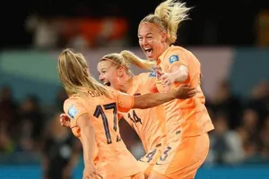 Việt Nam đang đứng thứ mấy bảng E?