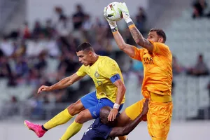 Ronaldo tịt ngòi ở Osaka, "Bầy cáo nghỉ đá" ở Bangkok