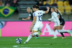 Stajcic nói tuyển Na Uy là “con thú bị thương” và giữ đôi chân học trò trên mặt đất