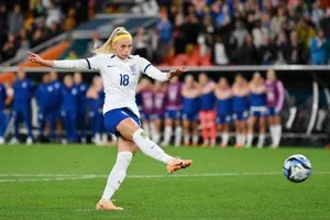 Clip Cú sút phạt của Chloe làm “đấng mày râu” thán phục