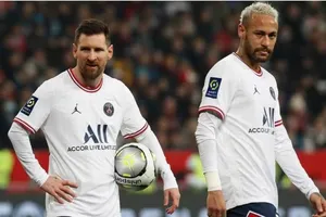 Neymar: “Messi và tôi sống trong địa ngục ở PSG”