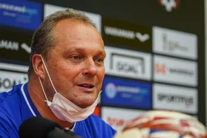 HLV Weiss trông chờ ba đội đang dự cúp châu Á để đánh bại tuyển Việt Nam