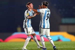 Đàn em Messi đã biết thắng, liệu có giống Argentina một năm trước