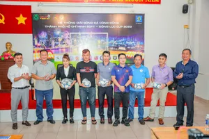 Cần sân chơi như thế