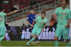 Kiatisak dự đoán sai, tuyển Thái Lan thua đau Trung Quốc tại Bangkok