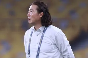 Tuyển thủ Malaysia tiết lộ ông Kim chơi bài “Sir Alex” để ngược dòng