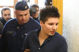 Hacker tiết lộ những khuất tất ở Man City, PSG bị phạt 6 tháng tù