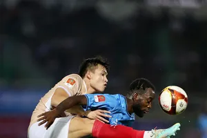 Chạm trán HLV Trần Tiến Đại, Kiatisak đã thua, nay lại gặp Gong Oh-kyun