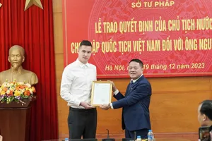 Trao quốc tịch cho Nguyễn Philip, khung thành tuyển Việt Nam nóng việc cạnh tranh