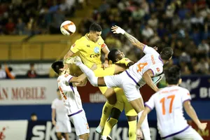 ‘Ghế’ ông Gong Oh-kyun rung lắc, Huỳnh Đức tiếp tục duy trì ngôi đầu cho B. Bình Dương