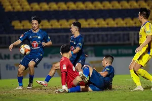 Kiatisak đang ở “vùng bão” lại đi vào "tâm bão"