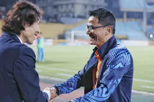 Ghế thầy ngoại Kiatisak và Gong Oh-kyun rung lắc mạnh sau vòng 7