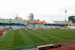 Sân Hàng Đẫy là sân nhà ba CLB, AFC tuýt còi và cảnh báo nếu không thay đổi