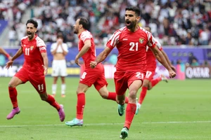 Hussein từ người hùng hóa tội đồ, Iraq bị Jordan loại đau đớn