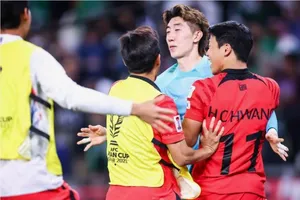 Xác định bốn cặp đấu tứ kết Asian Cup